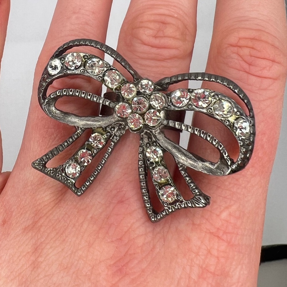 Vintage Rhinestone Bow Statement Ring – Gunmetal Silver Tone | Size 6-7